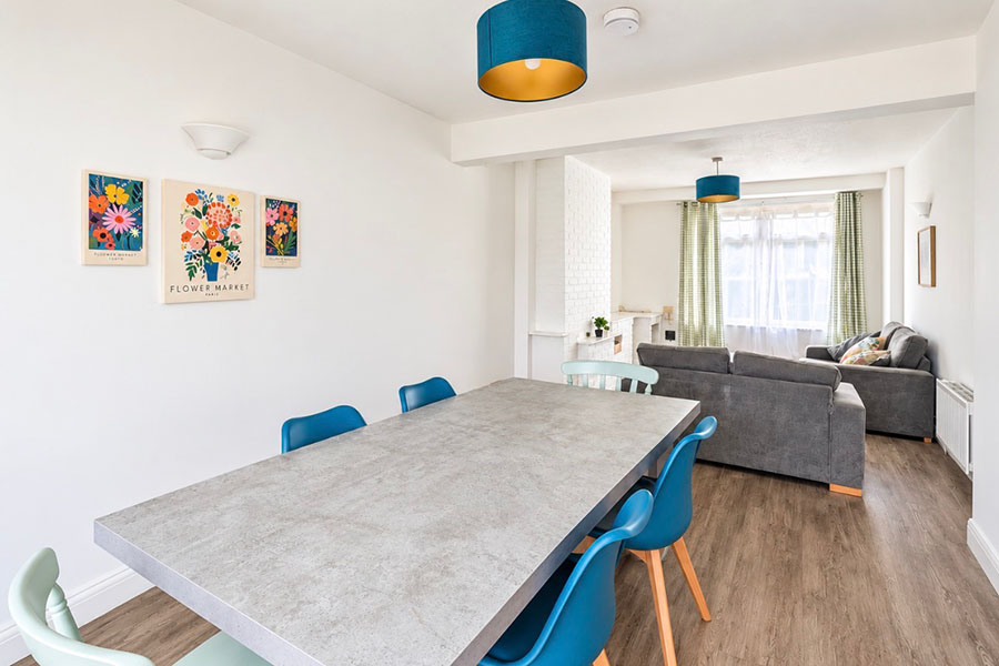 1 131LAD DINING ROOM 900